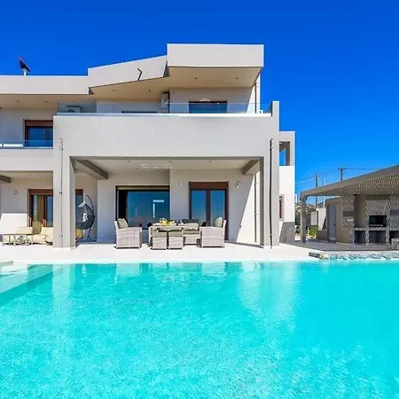 Sleeps 8 Pool Air Con Wifi