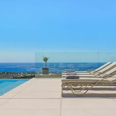 Sleeps 8 Pool Air Con Wifi