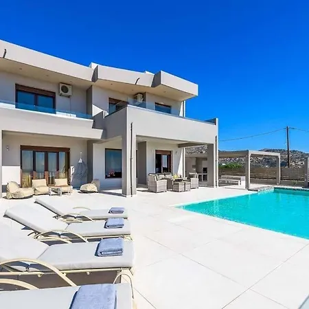Sleeps 8 Pool Air Con Wifi Afando