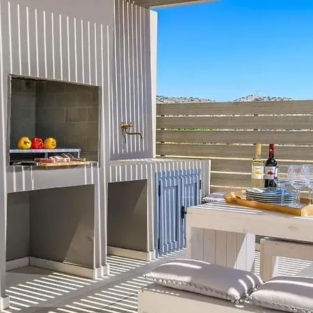 Sleeps 8 Pool Air Con Wifi * Afando