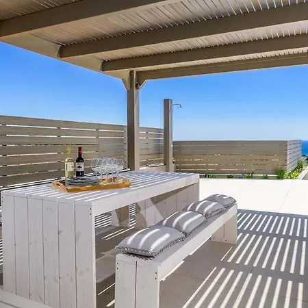 Sleeps 8 Pool Air Con Wifi * Afando