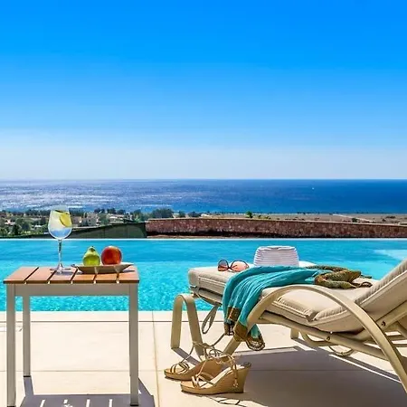 Sleeps 8 Pool Air Con Wifi *