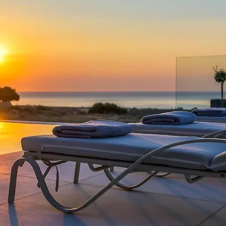Villa Sleeps 8 Pool Air Con Wifi