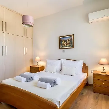 Sleeps 8 Pool Air Con Wifi Villa *