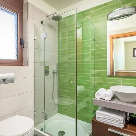 Sleeps 8 Pool Air Con Wifi Afando